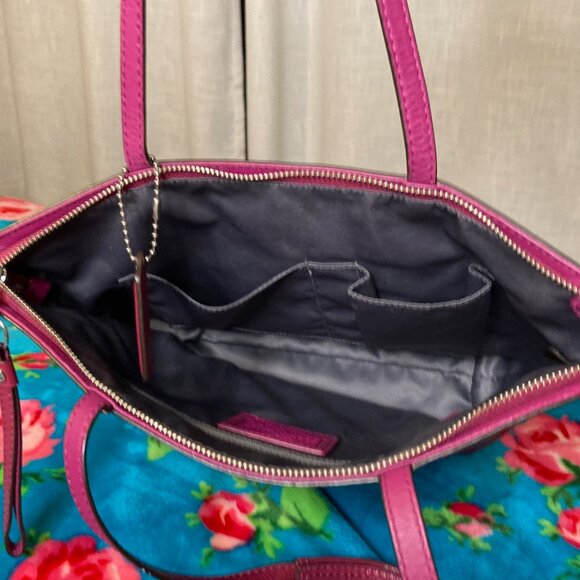 COACH Gallery Tote - Fuchsia Patent Leather - Picture 10 of 13